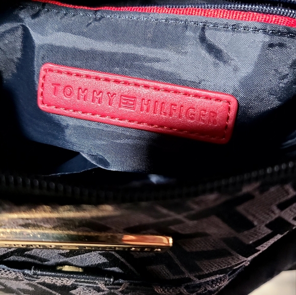 Tommy Hilfiger Purse - Picture 5 of 5